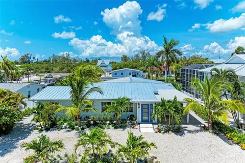 504 Bayview Dr, Holmes Beach, FL 34217