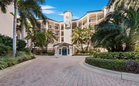 5430 Eagles Point Cir #105, Sarasota, FL 34231