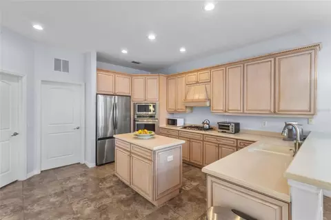 Kitchen - 8844 Stone Harbour Loop, Bradenton, FL 34212 photo 1 of 2
