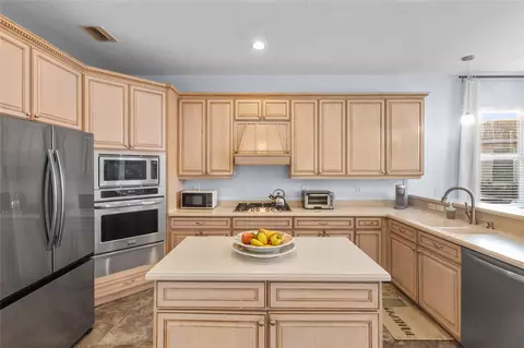 Kitchen - 8844 Stone Harbour Loop, Bradenton, FL 34212 photo 2 of 2