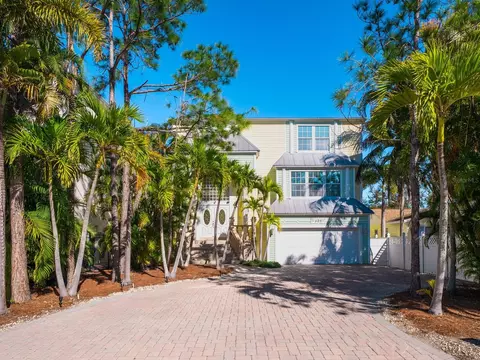 605 Avenida De Mayo, Sarasota, FL 34242