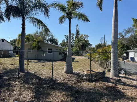 2802 5th St E, Bradenton, FL 34208