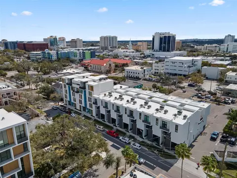 1558 4th St #212, Sarasota, FL 34236