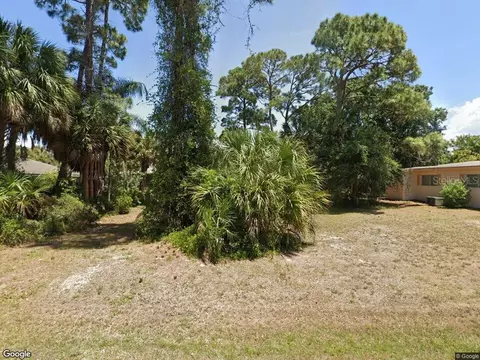 2530 Lakeshore Cir, Port Charlotte, FL 33952