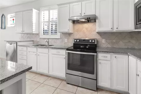 Kitchen - 19770 Quisto St, Venice, FL 34293 photo 5 of 6