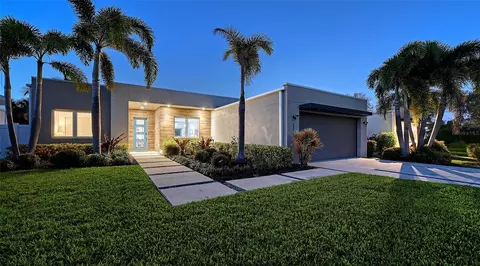 2215 Datura St, Sarasota, FL 34239