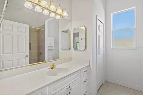 Bath - 4008 Twin Rivers Trl, Parrish, FL 34219 photo 5 of 5