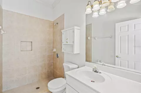 Bath - 4008 Twin Rivers Trl, Parrish, FL 34219 photo 4 of 5