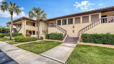 5183 Lake Village Dr #6, Sarasota, FL 34235