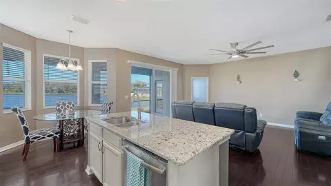 Kitchen - 5914 53rd Ln E, Bradenton, FL 34203 photo 4 of 4