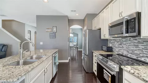 Kitchen - 5914 53rd Ln E, Bradenton, FL 34203 photo 3 of 4