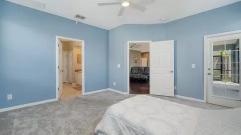 Bedroom - 5914 53rd Ln E, Bradenton, FL 34203 photo 3 of 8