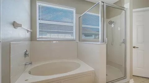 Bath - 5914 53rd Ln E, Bradenton, FL 34203 photo 2 of 7