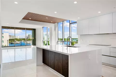 111 Golden Gate #403, Sarasota, FL 34236