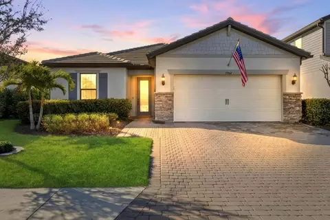 5904 Bluestar Ct, Lakewood Ranch, FL 34211