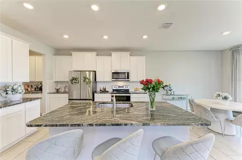 Kitchen - 5238 Grove Mill Loop, Bradenton, FL 34211 photo 3 of 5