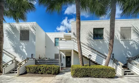 214 Lakewood Dr #214, Bradenton, FL 34210