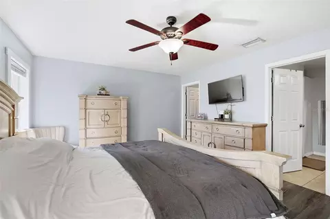Bedroom - 2116 30th Ave E, Bradenton, FL 34208 photo 2 of 4