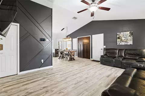 Entry Way - 2116 30th Ave E, Bradenton, FL 34208 photo 2 of 3