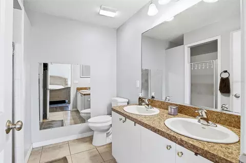Bath - 2116 30th Ave E, Bradenton, FL 34208 photo 1 of 2