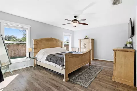 Bedroom - 2116 30th Ave E, Bradenton, FL 34208 photo 1 of 4