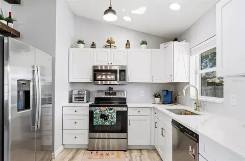 Kitchen - 2116 30th Ave E, Bradenton, FL 34208 photo 1 of 3