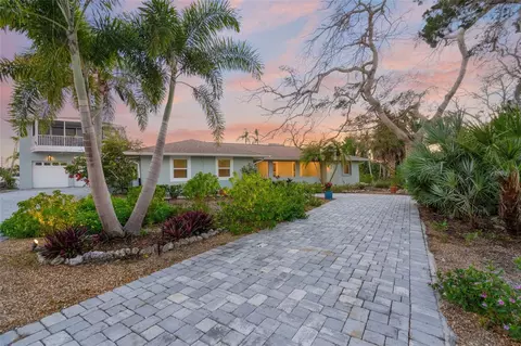 8560 Heron Lagoon Cir, Sarasota, FL 34242