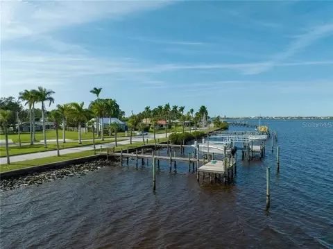 2520 Riverside Dr E, Bradenton, FL 34208 photo 2