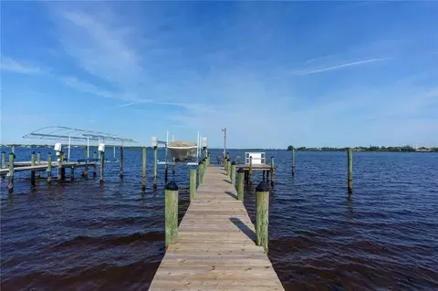 2520 Riverside Dr E, Bradenton, FL 34208 photo 4