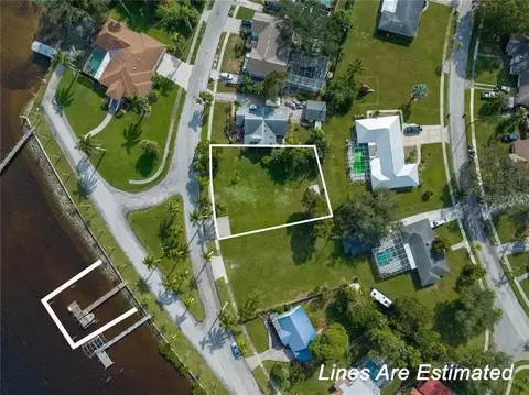 2520 Riverside Dr E, Bradenton, FL 34208 photo 3