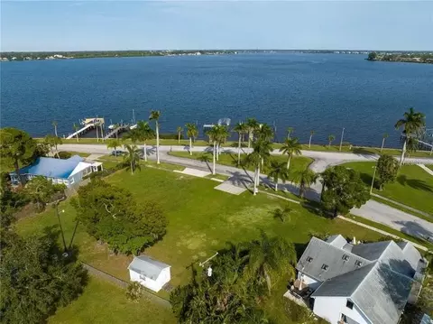 2520 Riverside Dr E, Bradenton, FL 34208 photo 5