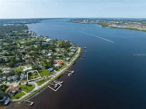 2520 Riverside Dr E, Bradenton, FL 34208