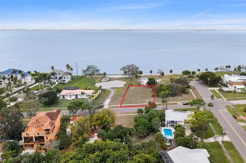 7510 Westmoreland Dr, Sarasota, FL 34243