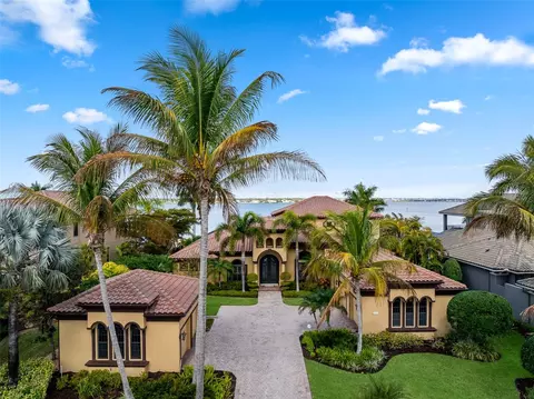 4003 Hawk Island Dr, Bradenton, FL 34208