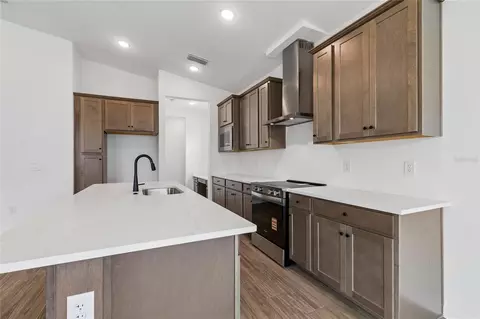 Kitchen - 11841 Moonsail Dr, Parrish, FL 34219 photo 4 of 6