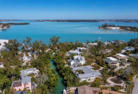 677 Lands End Dr, Longboat Key, FL 34228