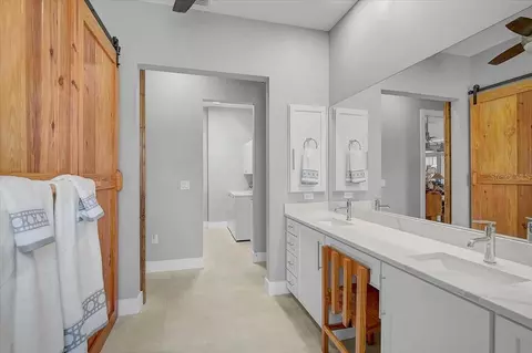 Bath - 4712 34th Ave E, Bradenton, FL 34208 photo 3 of 4