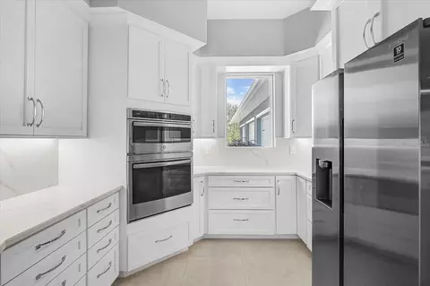 Kitchen - 4712 34th Ave E, Bradenton, FL 34208 photo 4 of 5