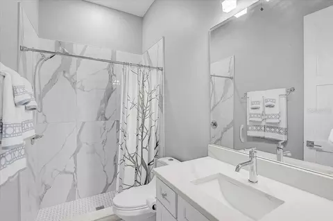 Bath - 4712 34th Ave E, Bradenton, FL 34208 photo 1 of 4