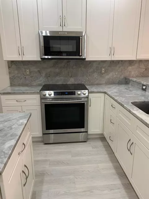 Kitchen - 4608 56th Ter E, Bradenton, FL 34203 photo 5 of 6