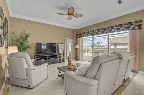 Living - 5072 Kilty Ct E, Bradenton, FL 34203 photo 3 of 4