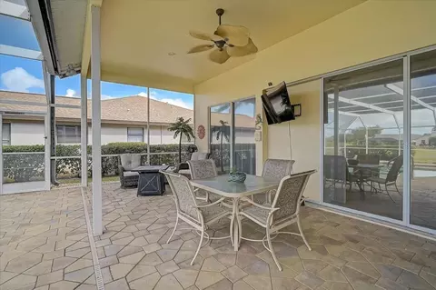 Exterior - 5072 Kilty Ct E, Bradenton, FL 34203 photo 2 of 7
