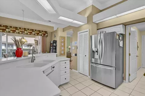 Kitchen - 5072 Kilty Ct E, Bradenton, FL 34203 photo 4 of 4