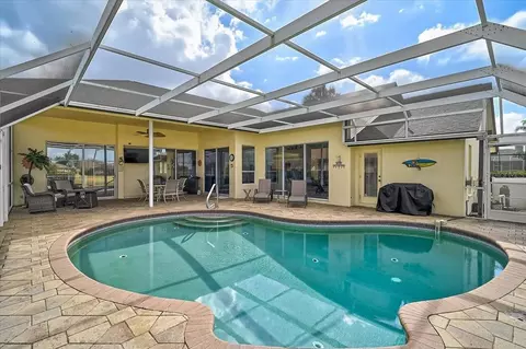 Exterior - 5072 Kilty Ct E, Bradenton, FL 34203 photo 5 of 7
