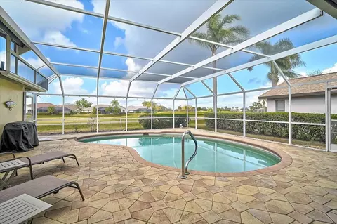 Exterior - 5072 Kilty Ct E, Bradenton, FL 34203 photo 3 of 7