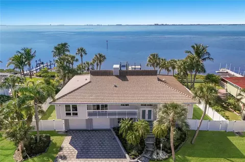 3908 Bayside Dr, Bradenton, FL 34210