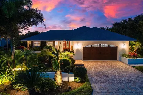607 N Point Dr, Holmes Beach, FL 34217
