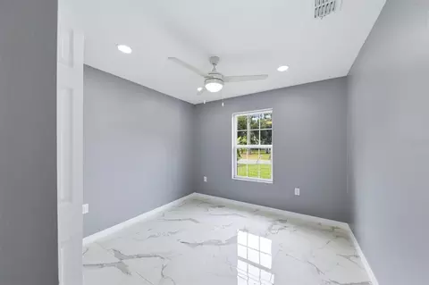 Bedroom - 1615 31st Ave E, Bradenton, FL 34208 photo 3 of 8