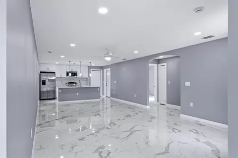 Living - 1615 31st Ave E, Bradenton, FL 34208 photo 6 of 10