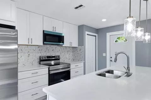 Kitchen - 1615 31st Ave E, Bradenton, FL 34208 photo 5 of 5